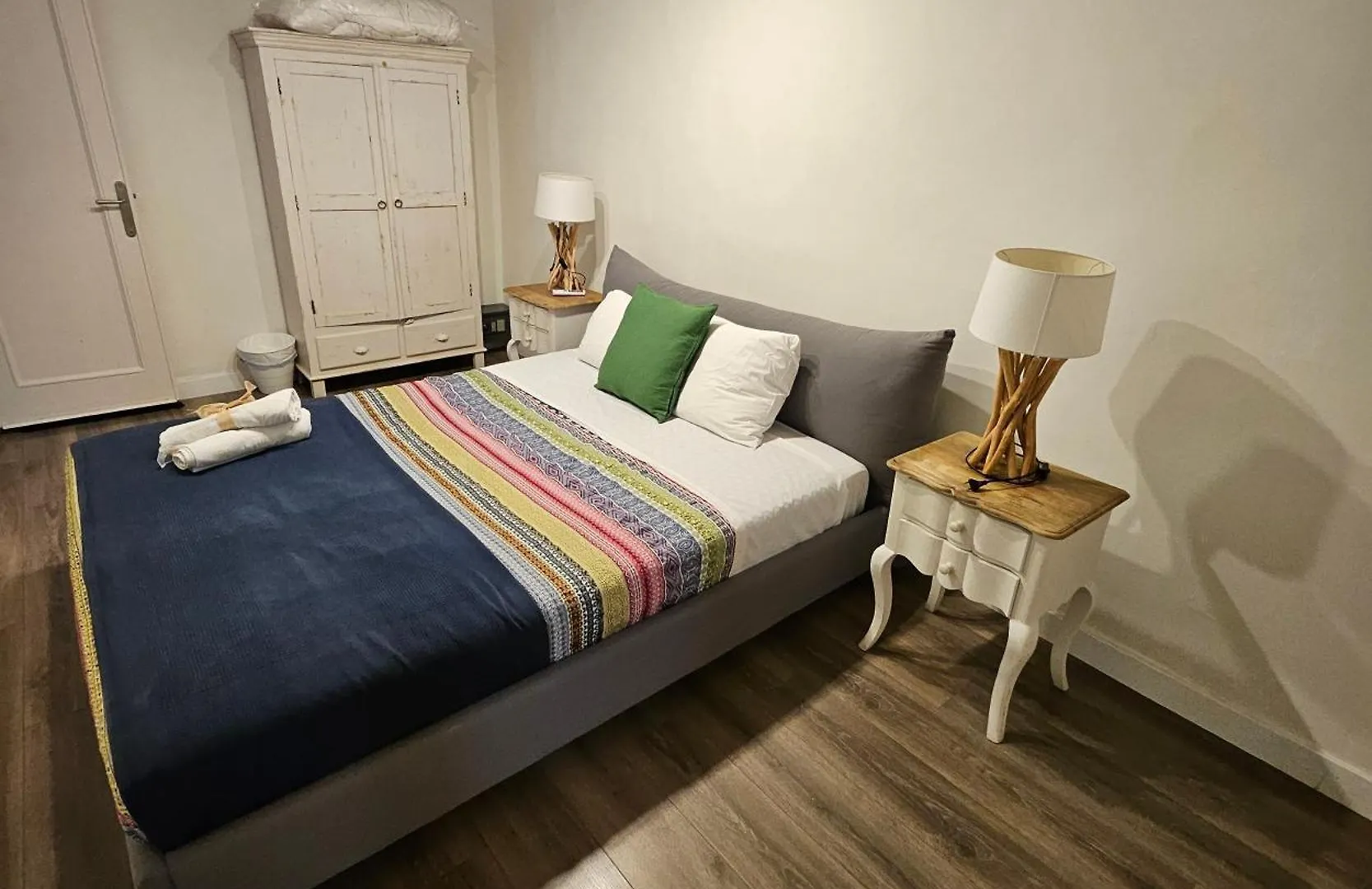 Apartment Family Flat Near Ramblas Bcn 5 Rooms Barcelona
