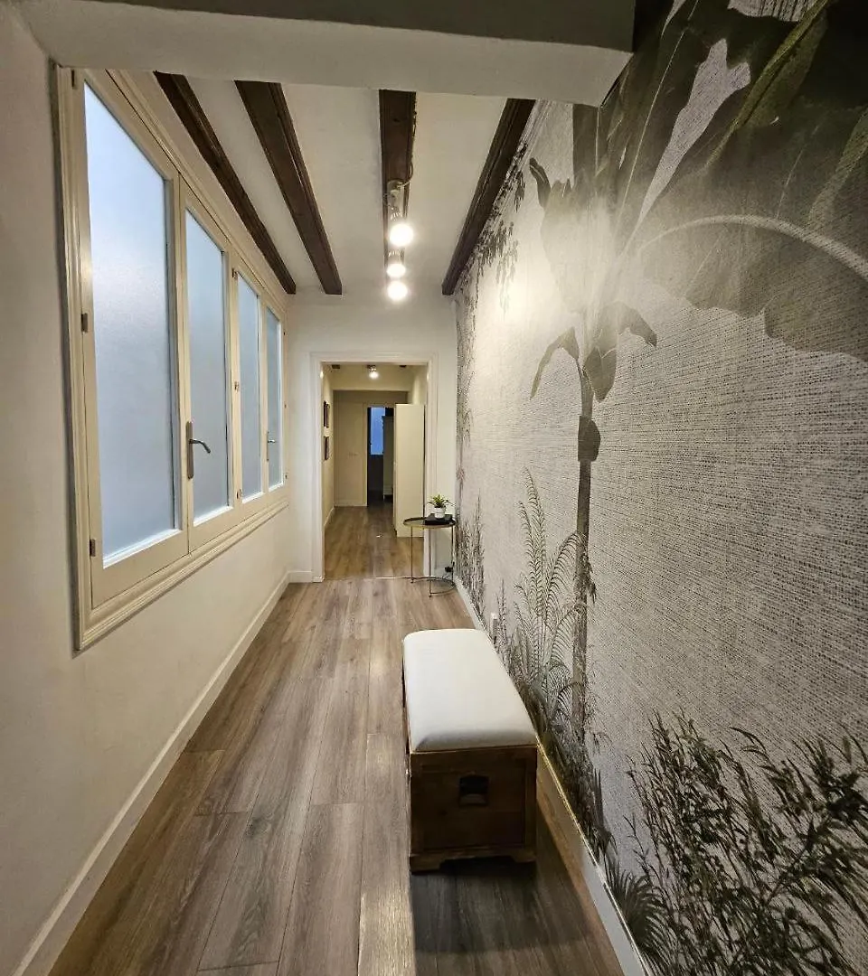 Family Flat Near Ramblas Bcn 5 Rooms Barcellona Spagna