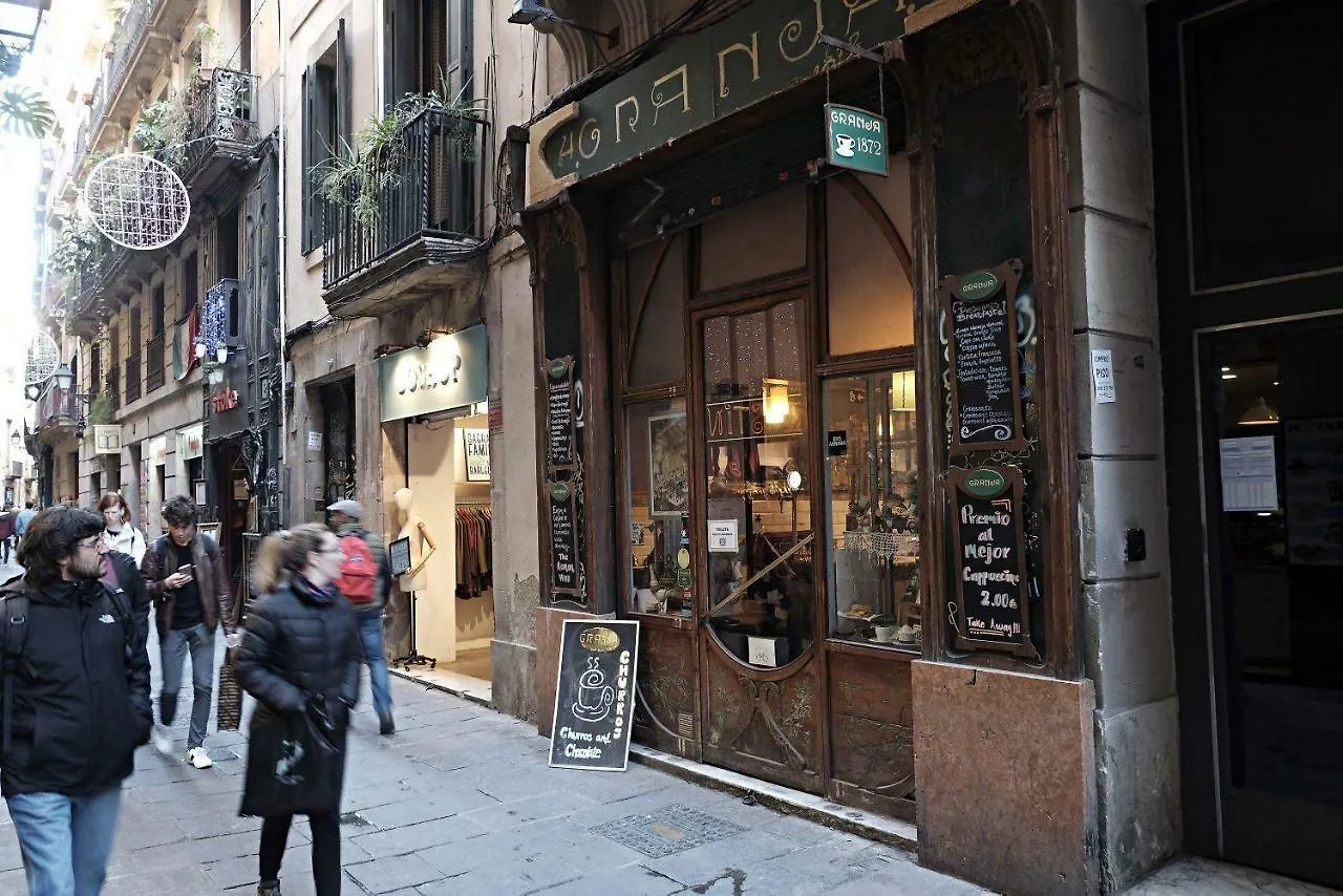 Family Flat Near Ramblas Bcn 5 Rooms Barcellona