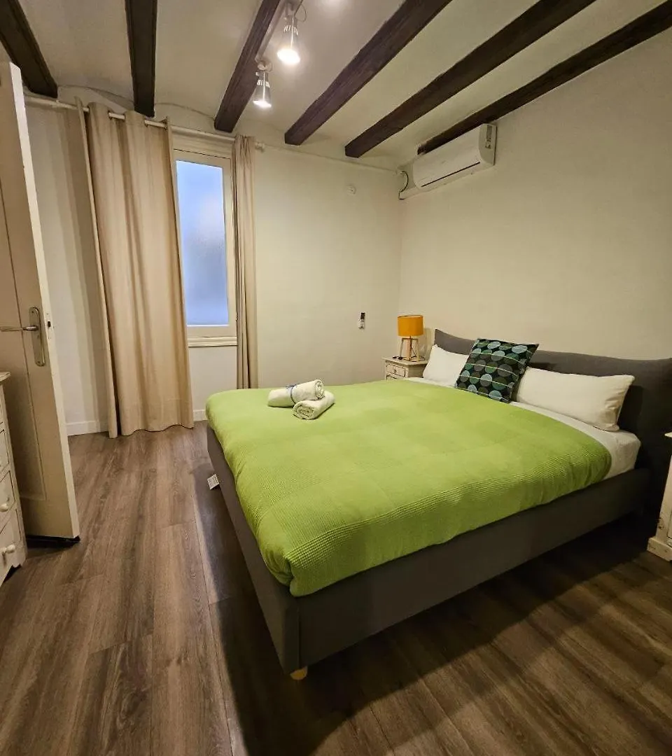 Family Flat Near Ramblas Bcn 5 Rooms Barcelona