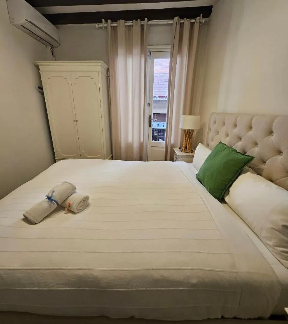 Family Flat Near Ramblas Bcn 5 Rooms Barcelona Spain