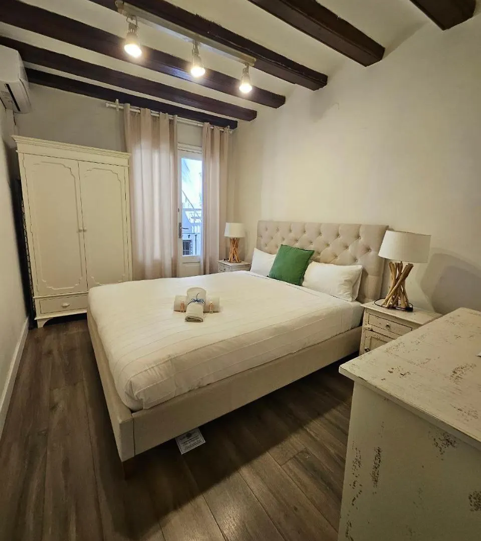 Family Flat Near Ramblas Bcn 5 Rooms Barcelona 0*,  Spain
