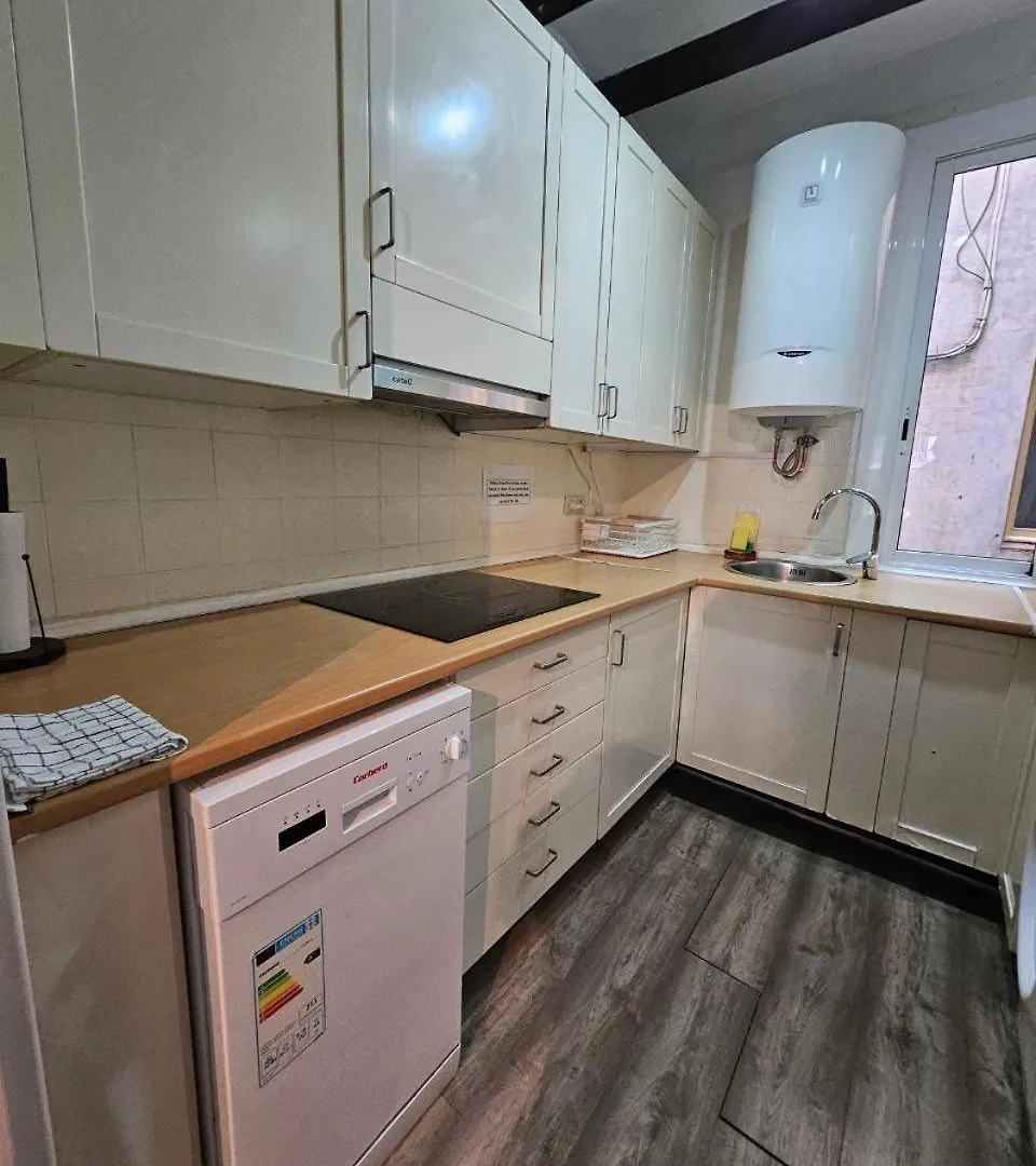 Family Flat Near Ramblas Bcn 5 Rooms Barcelona